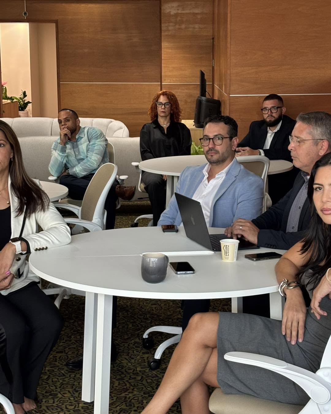 Recepción HBN Academy - Ambiente profesional de aprendizaje